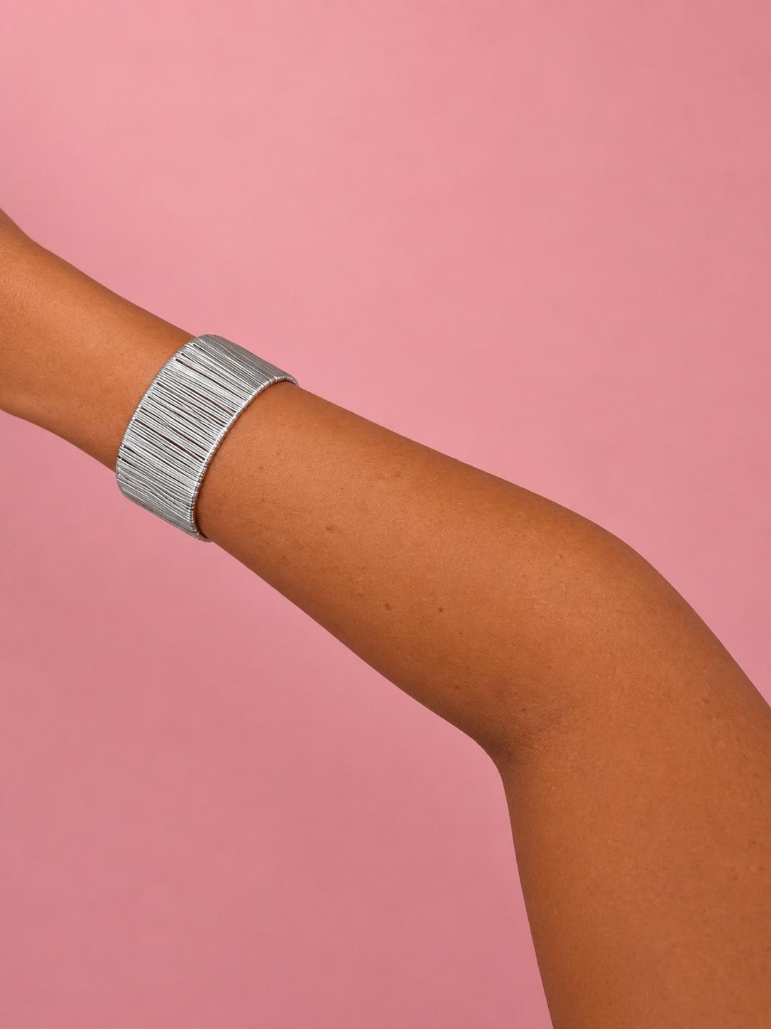 ARM CUFF PLISSÈ MINIMAL