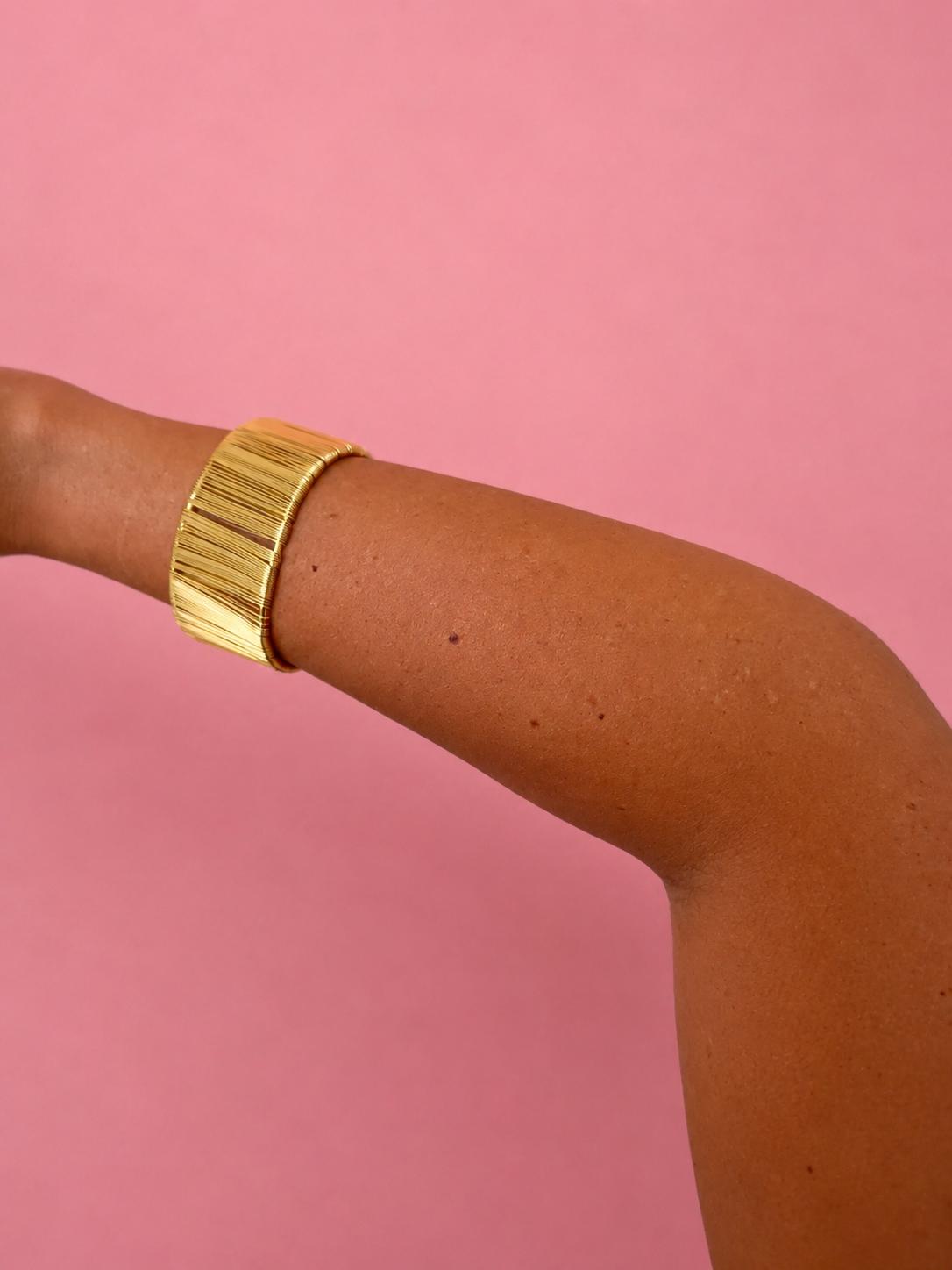 ARM CUFF PLISSÈ MINIMAL